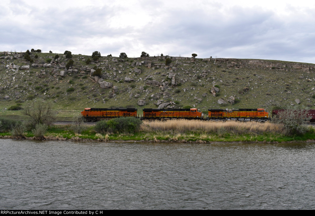 BNSF 8106/7316/5615